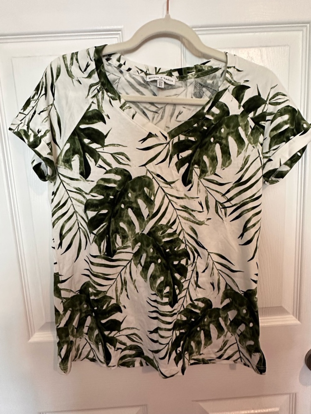 Madison d’Amelie Tropical Leaf Print V-Neck Side Slits & Rolled Sleeve EUC Sz:S